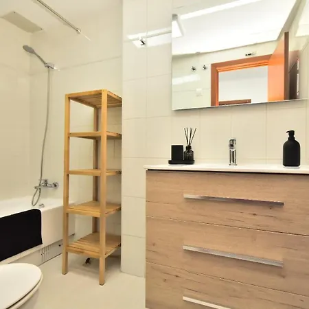 Modern And Stylish 아파트 *